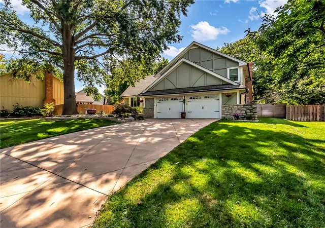 Photo 2 of Sale Pending at 10804 Horton St, Leawood, KS 66211 | MLS# 2640320 | Listing updated on 2026-09-18