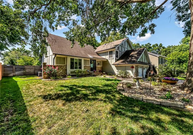 Photo 3 of Sale Pending at 10804 Horton St, Leawood, KS 66211 | MLS# 2640320 | Listing updated on 2026-09-18
