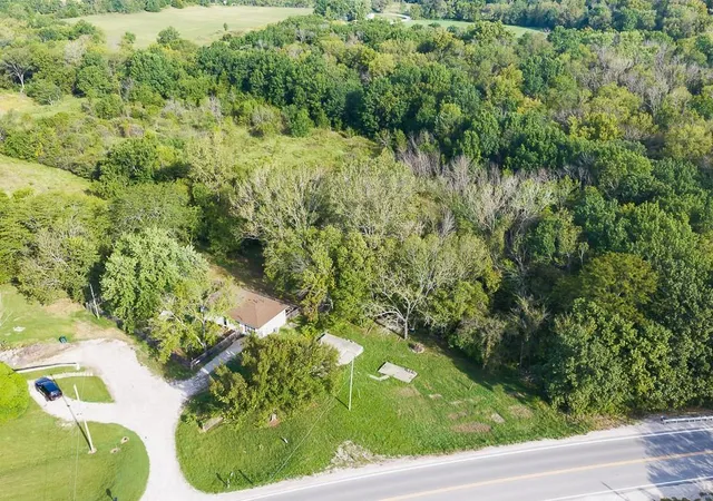 Photo 2 of Single family home for sale at 31376 Old Kansas City Rd, Paola, KS 66071 | MLS# 2640333 | Listing updated on 2026-10-04