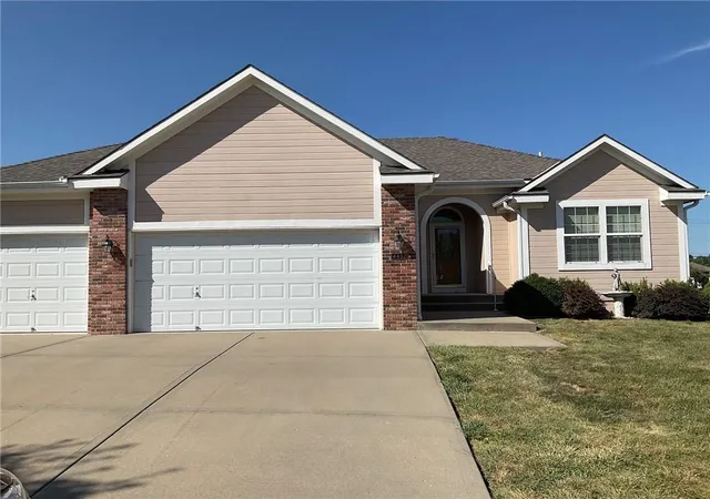 Photo 2 of Single family home for sale at 4432 Ne 71st Terrace, Kansas City, MO 64119 | MLS# 2640335 | Listing updated on 2026-09-30
