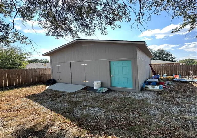 Photo 3 of Single family home for sale at 512 Westwood Dr, Coffeyville, KS 67337 | MLS# 2640338 | Listing updated on 2026-09-04