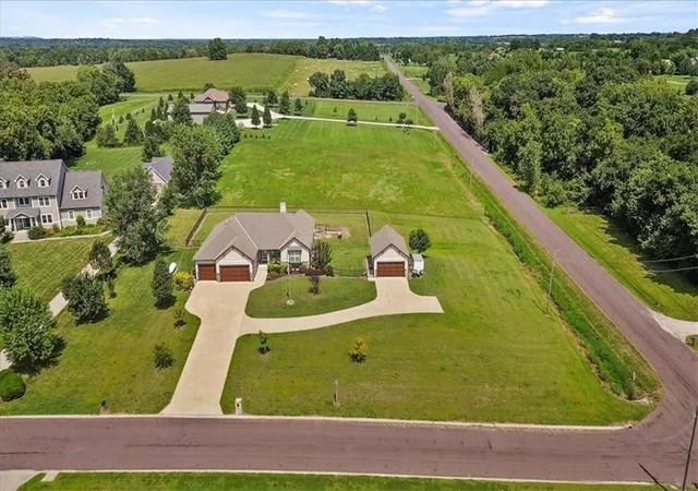Photo 3 of Single family home for sale at 18220 Prairie View Dr, Tonganoxie, KS 66086 | MLS# 2640341 | Listing updated on 2026-09-17
