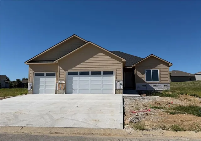 Photo 1 of Single family home for sale at 8013 Se Crumley Ct, Blue Springs, MO 64014 | MLS# 2640343 | Listing updated on 2026-09-08