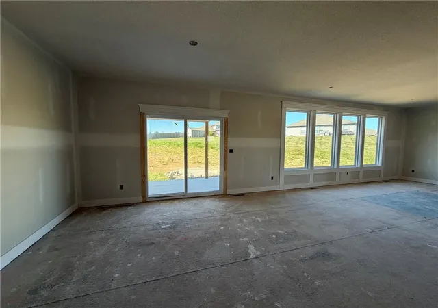 Photo 4 of Single family home for sale at 8013 SE Crumley Ct, Blue Springs, MO 64014 | MLS# 2640343 | Listing updated on 2026-09-08