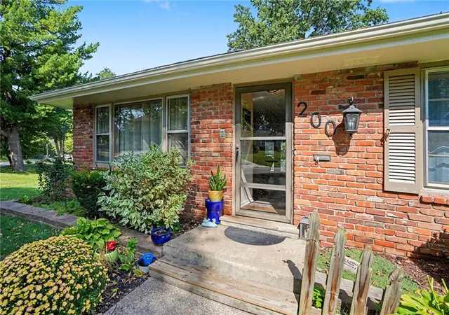 Photo 3 of Single family home for sale at 200 W 104th Terrace, Kansas City, MO 64114 | MLS# 2640350 | Listing updated on 2026-10-08