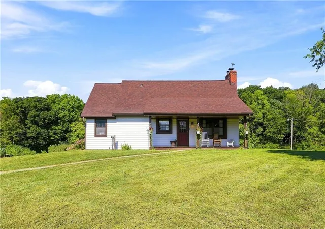 Photo 2 of Single family home for sale at 463 Nw 600th Road, Warrensburg, MO 64093 | MLS# 2640352 | Listing updated on 2026-10-03