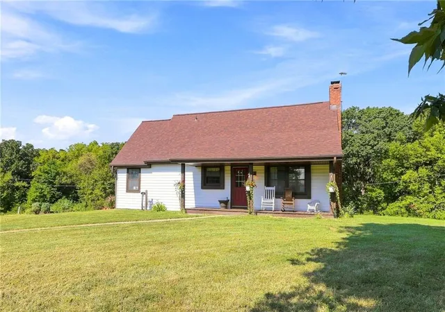 Photo 3 of Single family home for sale at 463 Nw 600th Road, Warrensburg, MO 64093 | MLS# 2640352 | Listing updated on 2026-10-03