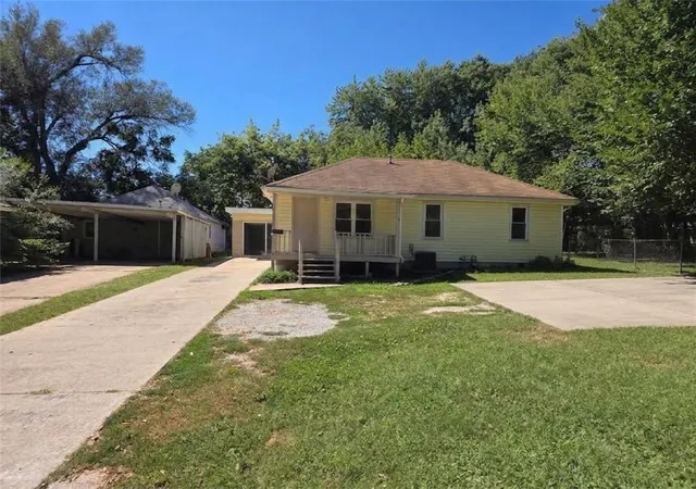 Photo 2 of Single family home for sale at 1112 Leslie St, Independence, MO 64050 | MLS# 2640355 | Listing updated on 2026-09-04
