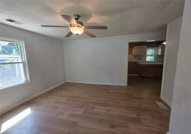 Photo 4 of Single family home for sale at 1112 Leslie St, Independence, MO 64050 | MLS# 2640355 | Listing updated on 2026-09-04