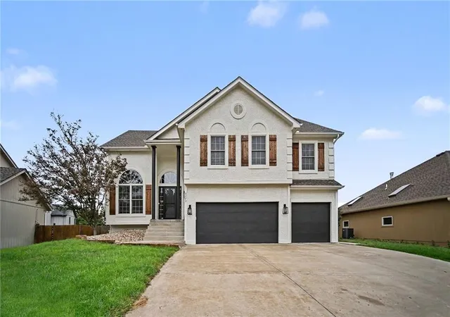 Photo 2 of Single family home for sale at 6275 N Nevada Ave, Kansas City, MO 64152 | MLS# 2640356 | Listing updated on 2026-09-26
