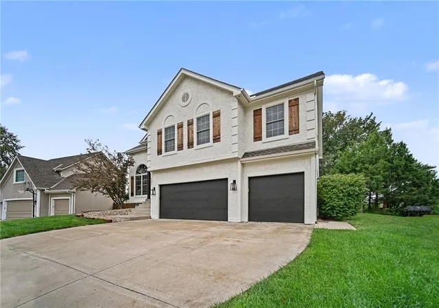 Photo 3 of Single family home for sale at 6275 N Nevada Ave, Kansas City, MO 64152 | MLS# 2640356 | Listing updated on 2026-09-26