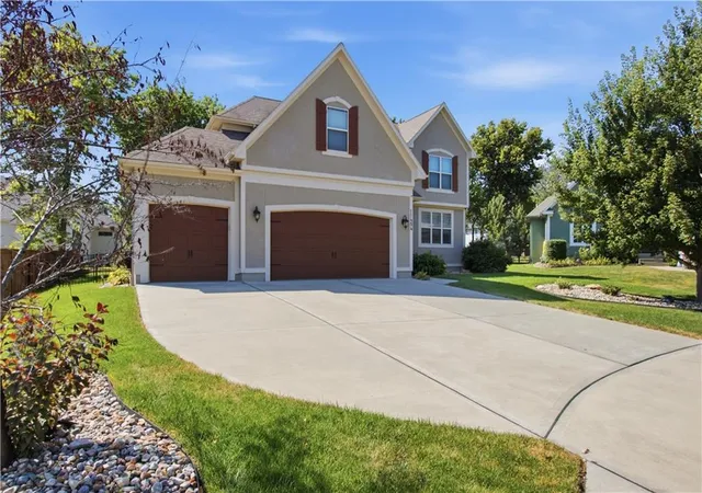 Photo 1 of Single family home for sale at 11454 S Lakecrest Dr, Olathe, KS 66061 | MLS# 2640361 | Listing updated on 2026-09-29