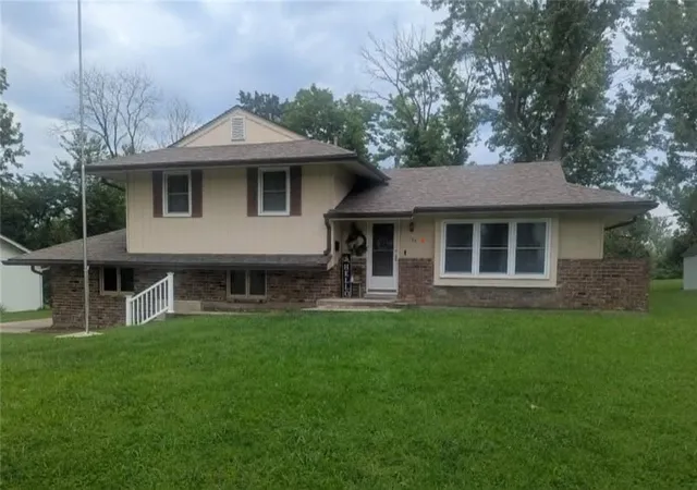 Photo 1 of Sale Pending at 1104 W Forrest Ln, Excelsior Springs, MO 64024 | MLS# 2640363 | Listing updated on 2026-09-05