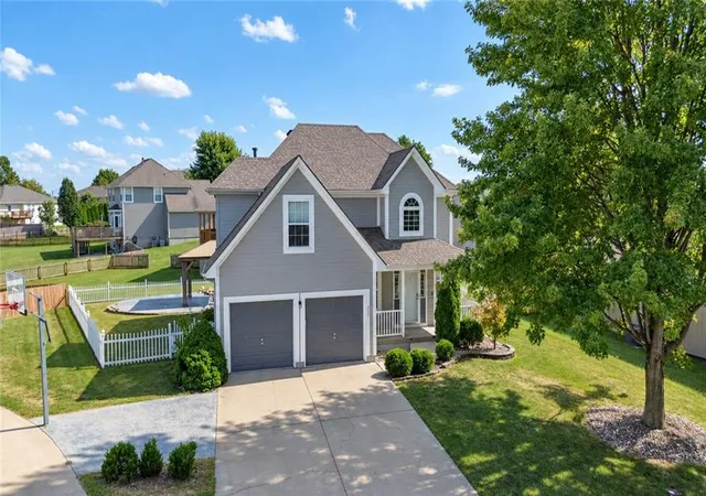 Photo 2 of Single family home for sale at 953 Nw Maplewood Ct, Grain Valley, MO 64029 | MLS# 2640365 | Listing updated on 2026-09-21