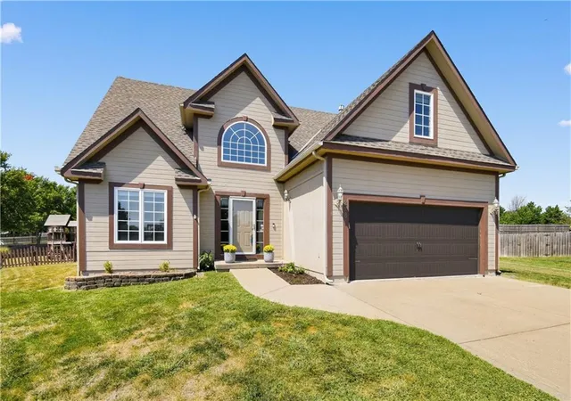 Photo 1 of Single family home for sale at 228 Sw Ascot Cir, Lee's Summit, MO 64082 | MLS# 2640371 | Listing updated on 2026-09-05