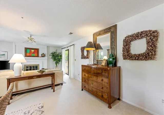 Photo 4 of Condo for sale at 10758 Glenwood St #C, Leawood, KS 66211 | MLS# 2640377 | Listing updated on 2026-09-05