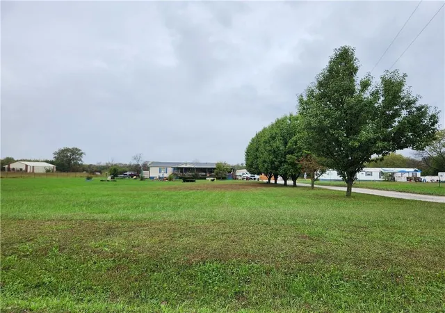 Single family home for sale at 333 SE 901st Road, Clinton, MO 64735 | MLS# 2640380