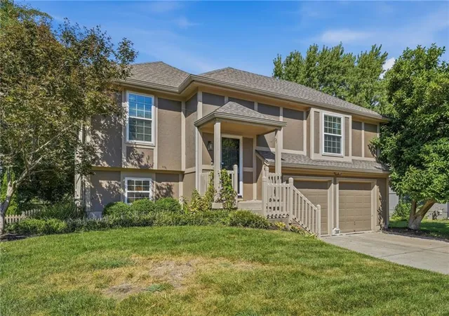 Photo 1 of Sale Pending at 2558 Ne Dale Hunter Ln, Lees Summit, MO 64086 | MLS# 2640382 | Listing updated on 2026-09-13