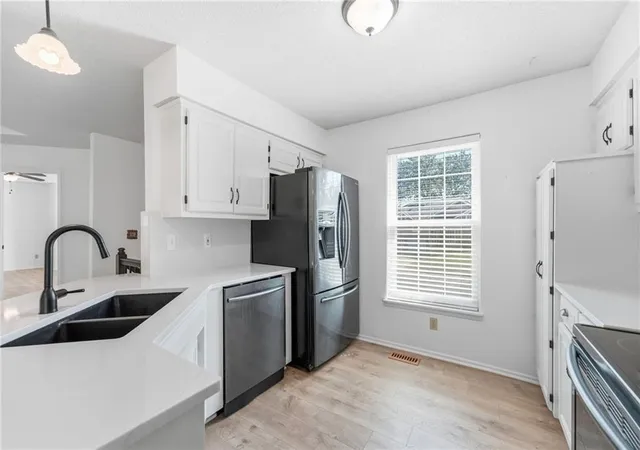 Photo 4 of Sale Pending at 2558 NE Dale Hunter Ln, Lees Summit, MO 64086 | MLS# 2640382 | Listing updated on 2026-09-13