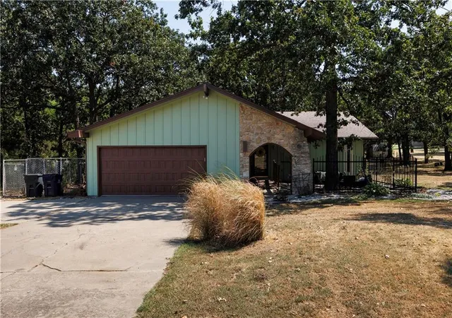 Photo 1 of Sale Pending at 2936 Crown Dr, Independence, KS 67301 | MLS# 2640383 | Listing updated on 2026-09-12