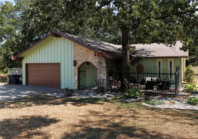 Photo 2 of Sale Pending at 2936 Crown Dr, Independence, KS 67301 | MLS# 2640383 | Listing updated on 2026-09-12