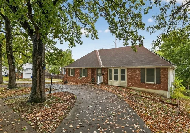 Photo 1 of Sale Pending at 6761 N Woodland Ave, Kansas City, MO 64118 | MLS# 2640391 | Listing updated on 2026-10-08