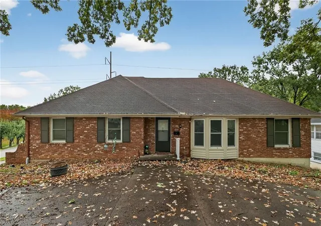 Photo 2 of Sale Pending at 6761 N Woodland Ave, Kansas City, MO 64118 | MLS# 2640391 | Listing updated on 2026-10-08