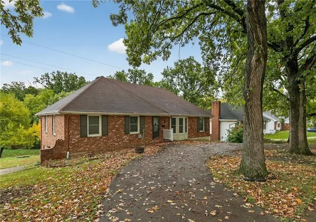 Photo 3 of Sale Pending at 6761 N Woodland Ave, Kansas City, MO 64118 | MLS# 2640391 | Listing updated on 2026-10-08