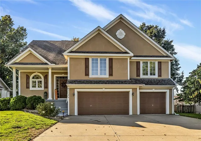 Photo 1 of Single family home for sale at 3105 Ne 90th Terrace, Kansas City, MO 64156 | MLS# 2640394 | Listing updated on 2026-10-09