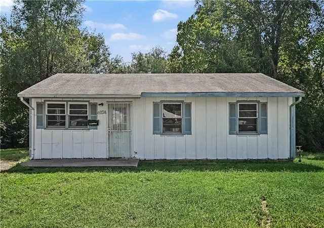 Photo 2 of Single family home for sale at 4024 Lawndale Ave, Kansas City, MO 64130 | MLS# 2640395 | Listing updated on 2026-09-22