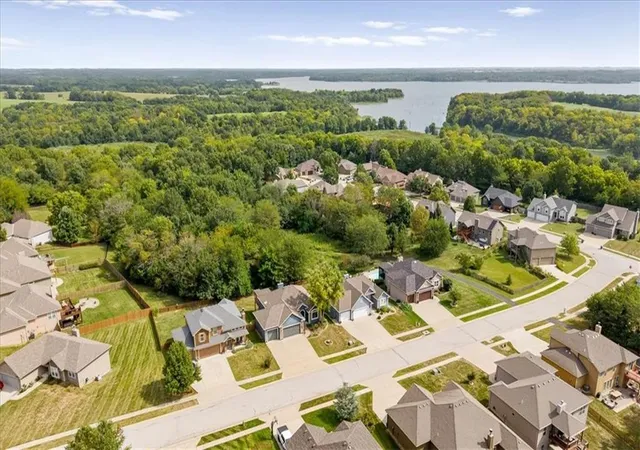 Photo 3 of Sale Pending at 2000 Ne 197th Court, Smithville, MO 64089 | MLS# 2640397 | Listing updated on 2026-10-07