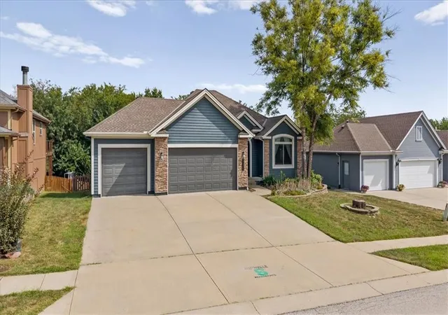 Photo 4 of Sale Pending at 2000 NE 197th Court, Smithville, MO 64089 | MLS# 2640397 | Listing updated on 2026-10-07
