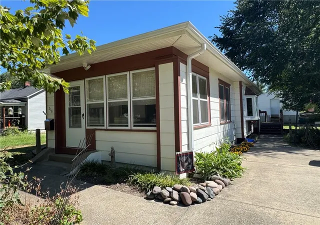 Photo 3 of Sale Pending at 218 N Campbell St, Pleasant Hill, MO 64080 | MLS# 2640412 | Listing updated on 2026-09-05
