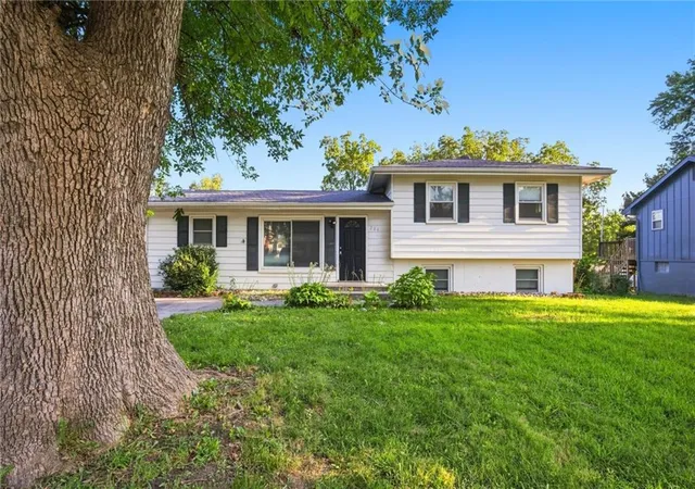 Photo 1 of Single family home for sale at 204 Meade St, Liberty, MO 64068 | MLS# 2640413 | Listing updated on 2026-09-07