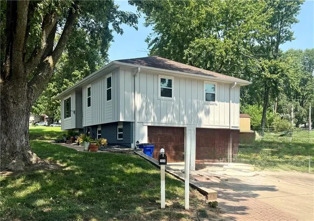 Photo 2 of Sale Pending at 1928 Sw 5th Street, Blue Springs, MO 64014 | MLS# 2640414 | Listing updated on 2026-09-25