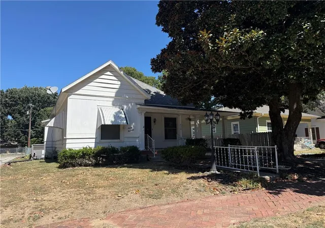 Photo 1 of Sale Pending at 714 W 8th Street, Pittsburg, KS 66762 | MLS# 2640415 | Listing updated on 2026-10-05