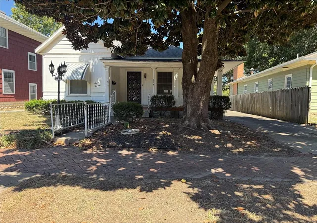 Photo 2 of Sale Pending at 714 W 8th Street, Pittsburg, KS 66762 | MLS# 2640415 | Listing updated on 2026-10-05