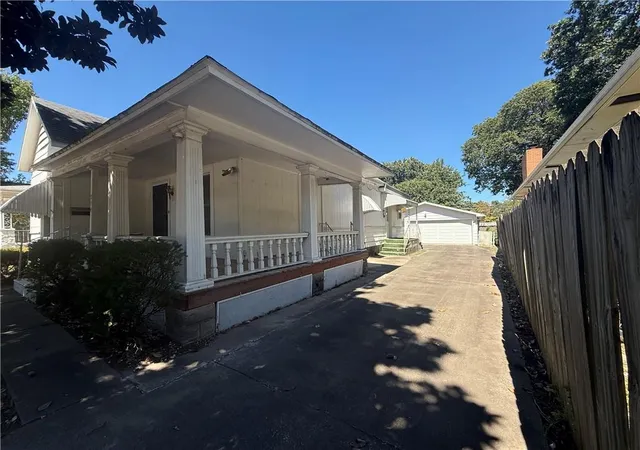 Photo 3 of Sale Pending at 714 W 8th Street, Pittsburg, KS 66762 | MLS# 2640415 | Listing updated on 2026-10-05