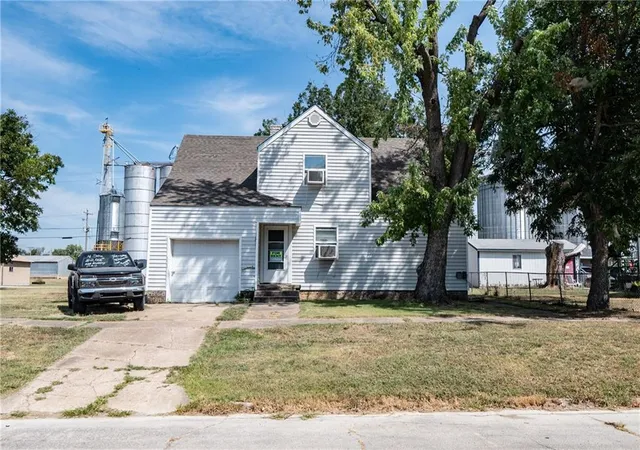 Photo 1 of Single family home for sale at 610 612 W Sycamore St, Independence, KS 67301 | MLS# 2640419 | Listing updated on 2026-09-04