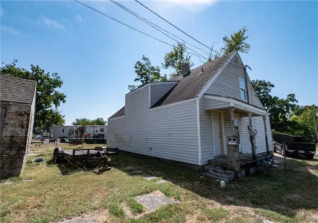 Photo 3 of Single family home for sale at 610-612 W Sycamore St, Independence, KS 67301 | MLS# 2640419 | Listing updated on 2026-09-04