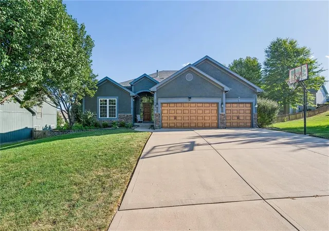 Photo 1 of Single family home for sale at 10616 Ne 101st Street, Kansas City, MO 64157 | MLS# 2640431 | Listing updated on 2026-09-05