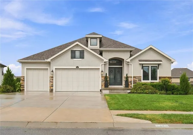 Photo 2 of Sale Pending at 2818 Ne 102nd Street, Kansas City, MO 64155 | MLS# 2640432 | Listing updated on 2026-10-03