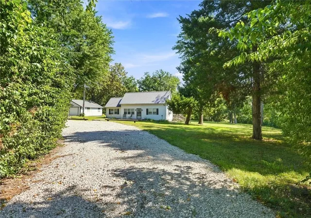 Photo 3 of Sale Pending at 12927 N Garner Rd, Richmond, MO 64085 | MLS# 2640433 | Listing updated on 2026-09-13