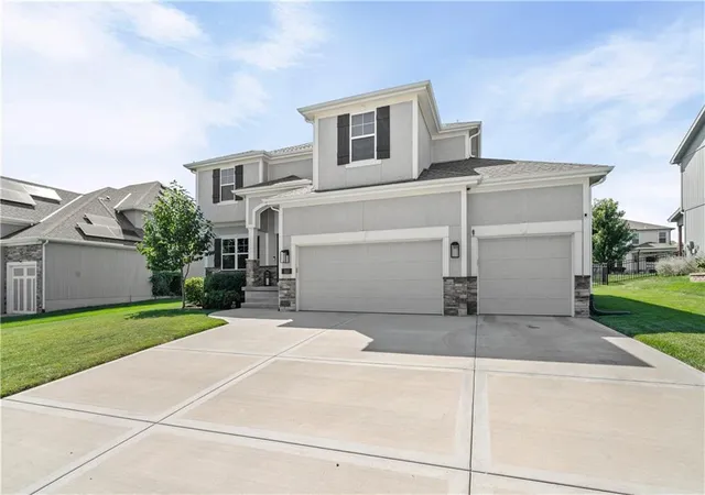 Photo 2 of Single family home for sale at 2111 Ne 114th Street, Kansas City, MO 64155 | MLS# 2640436 | Listing updated on 2026-10-04
