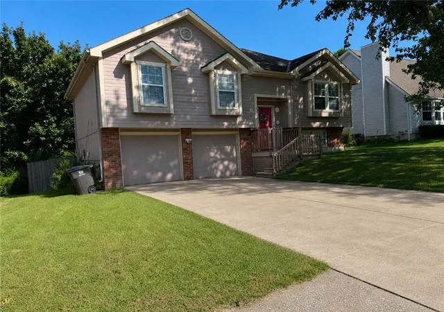 Photo 1 of Sale Pending at 3423 S Marshall Ct, Independence, MO 64055 | MLS# 2640448 | Listing updated on 2026-09-04