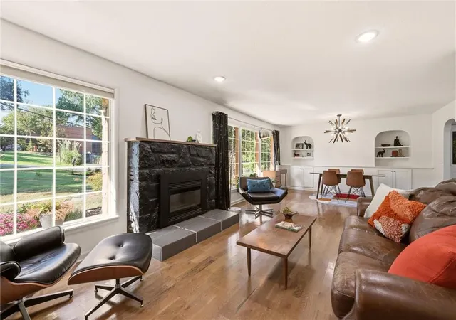 Photo 3 of Single family home for sale at 6004 Nw Crystal Pool Dr, Kansas City, MO 64151 | MLS# 2640452 | Listing updated on 2026-10-20