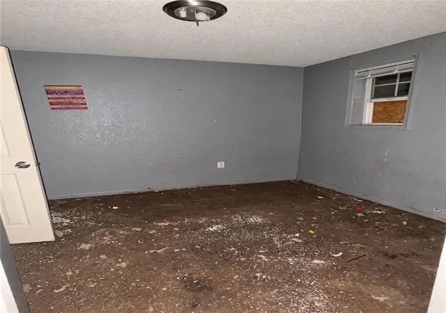 Photo 3 of Single family home for sale at 518 Blue Ridge Blvd, Kansas City, MO 64125 | MLS# 2640453 | Listing updated on 2026-09-05