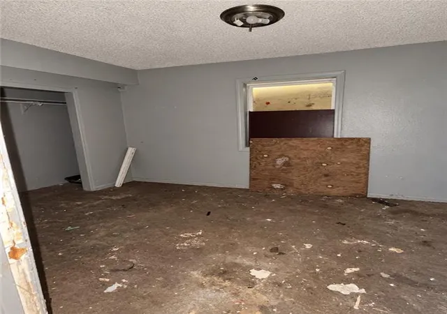 Photo 3 of Single family home for sale at 518 Blue Ridge Blvd, Kansas City, MO 64125 | MLS# 2640453 | Listing updated on 2026-09-05
