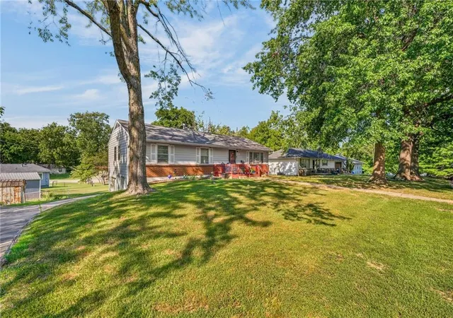 Photo 2 of Sale Pending at 1004 Ne 60th Street, Kansas City, MO 64118 | MLS# 2640459 | Listing updated on 2026-09-06