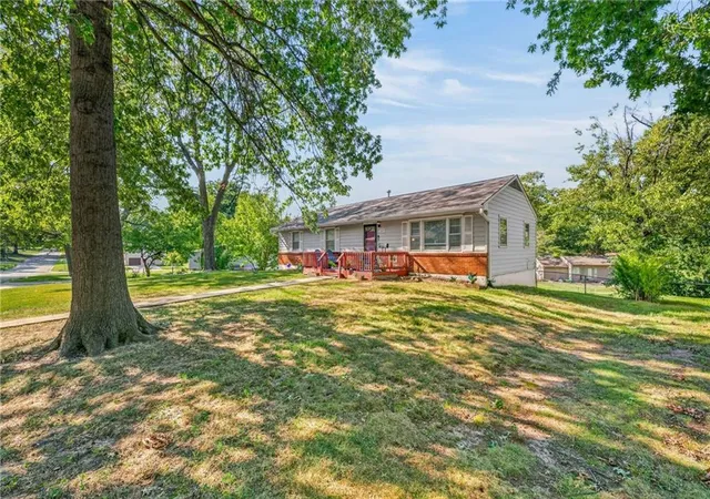 Photo 3 of Sale Pending at 1004 Ne 60th Street, Kansas City, MO 64118 | MLS# 2640459 | Listing updated on 2026-09-06